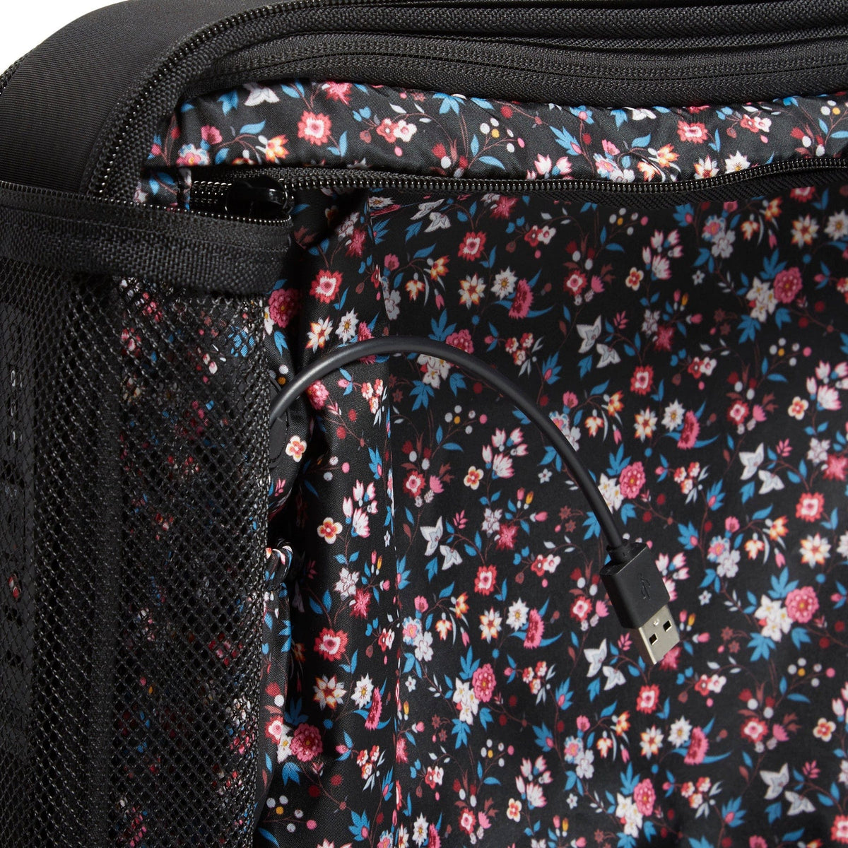 Small & Large Spinner Luggage Set - Black